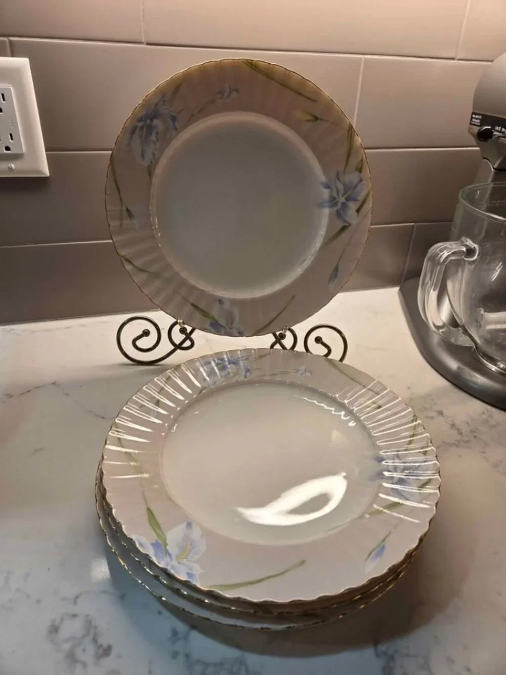 4 Mikasa Ballantyne pattern (L9814) dinner plates